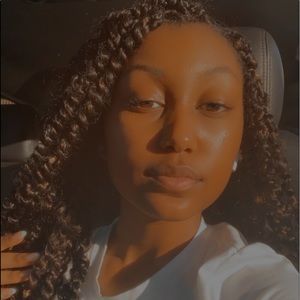 Meet your Posher, Kayla